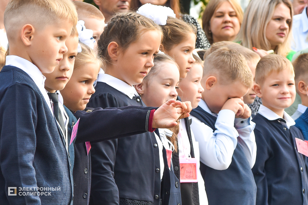1 сентября линейка в третьей школе Солигорска