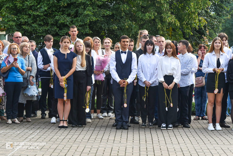 1 сентября линейка в третьей школе Солигорска