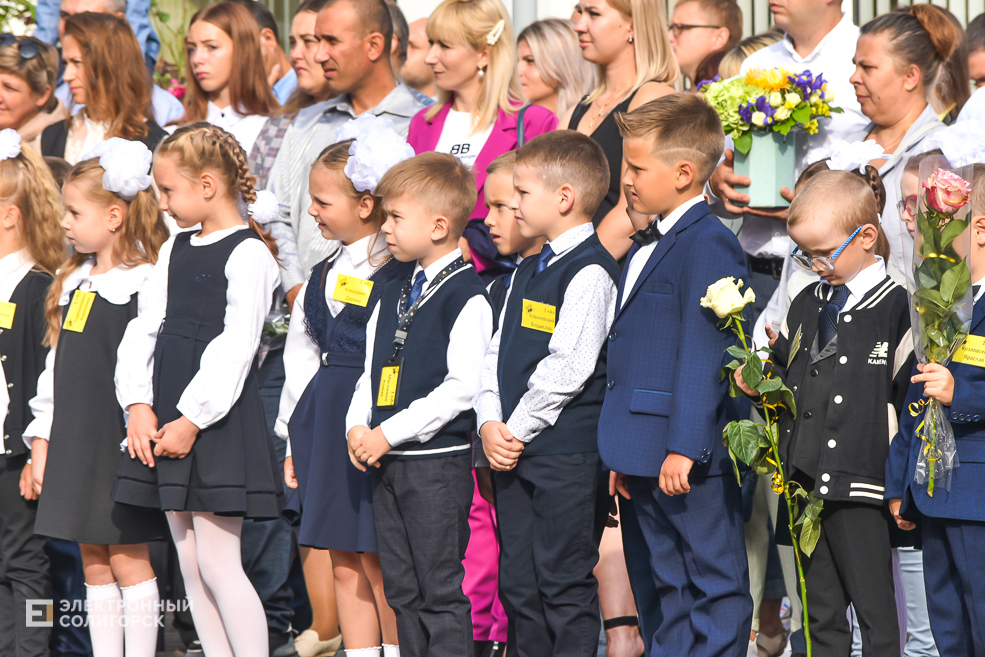 1 сентября линейка в третьей школе Солигорска