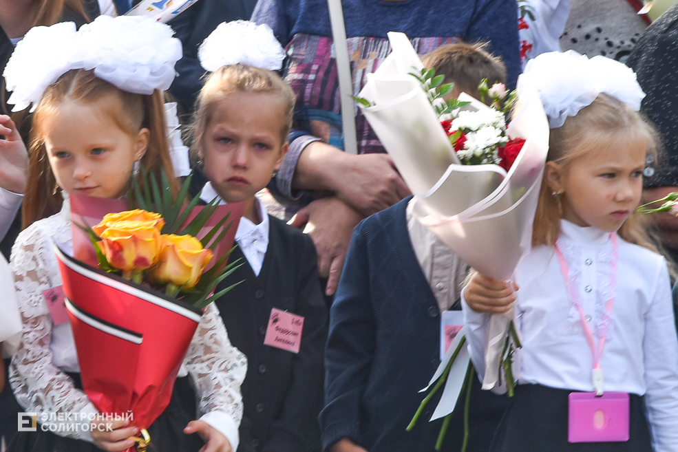 1 сентября линейка в третьей школе Солигорска