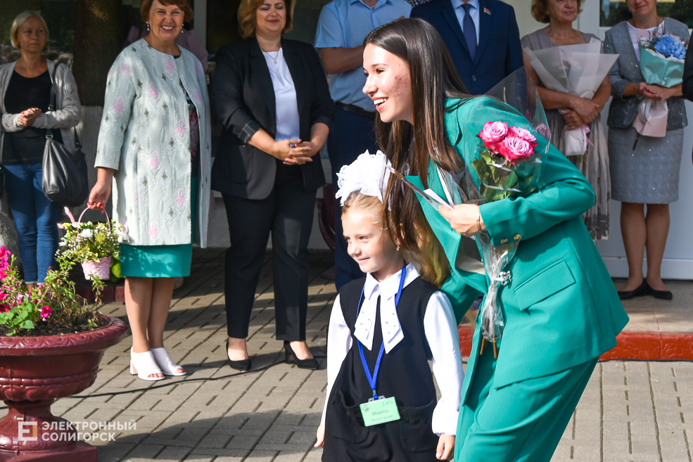1 сентября линейка в третьей школе Солигорска