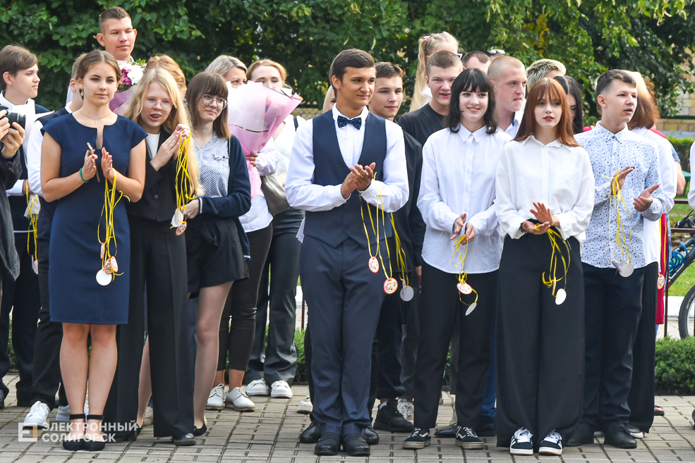 1 сентября линейка в третьей школе Солигорска