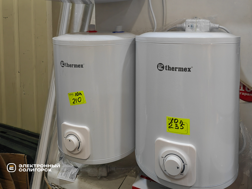 Водонагреватель в маленькой ванной