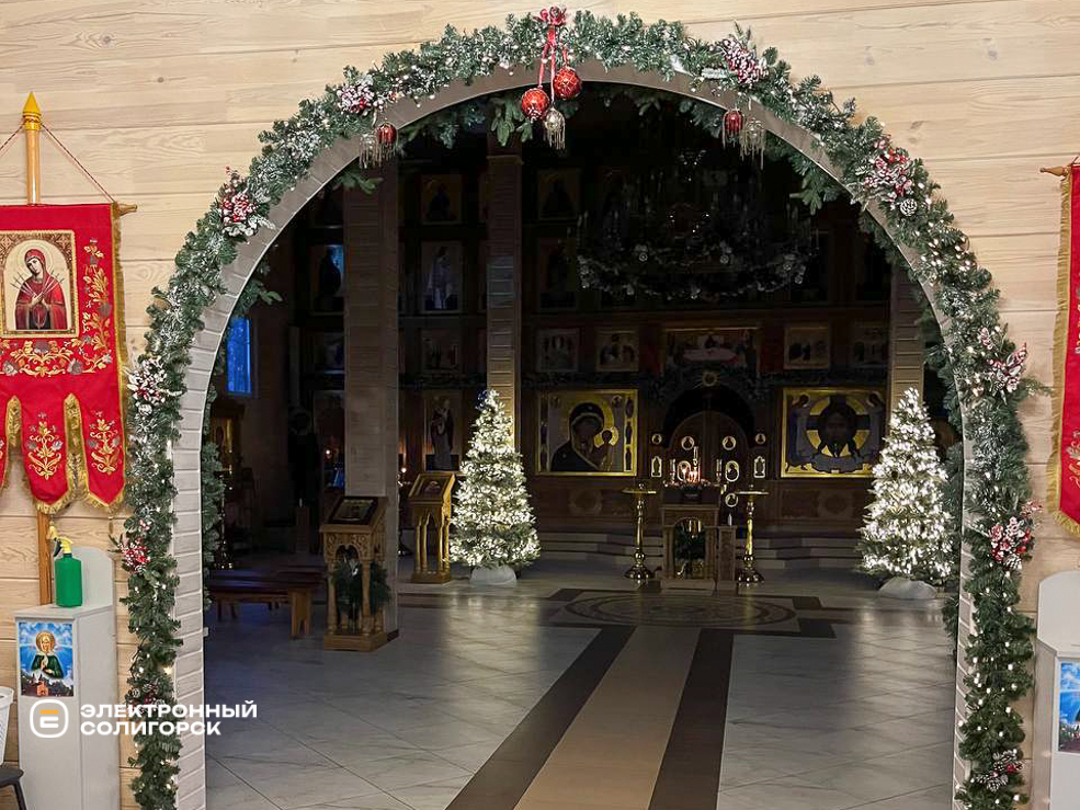 Убранство солигорских храмов к Рождеству