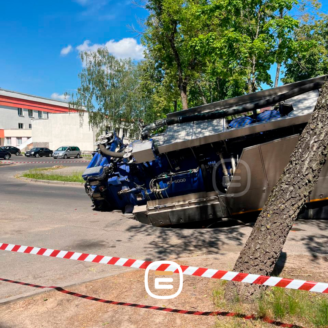 машина провалилась под землю в Солигорске