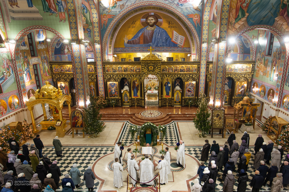 Вечерняя литургия в кафедральном соборе Солигорска