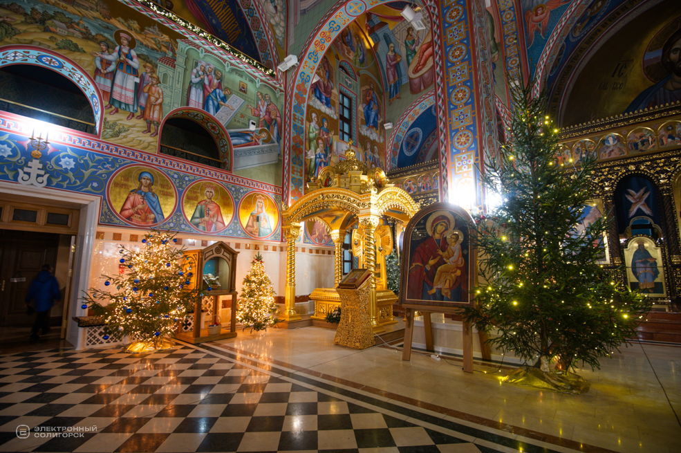 Вечерняя литургия в кафедральном соборе Солигорска