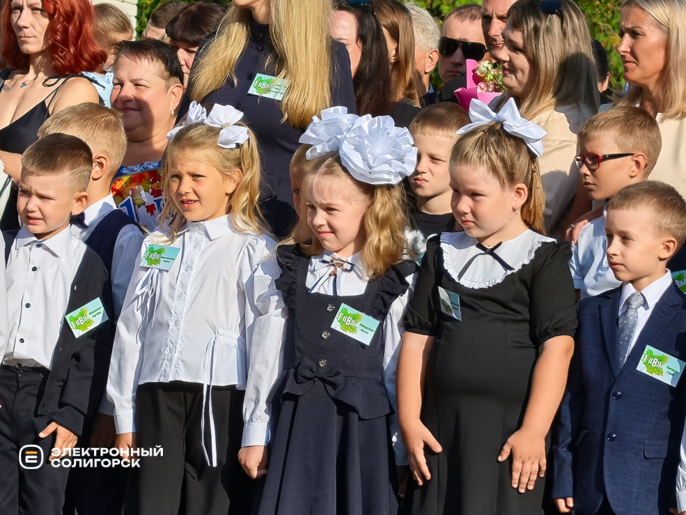 Торжественная линейка в сш 3 Солигорска