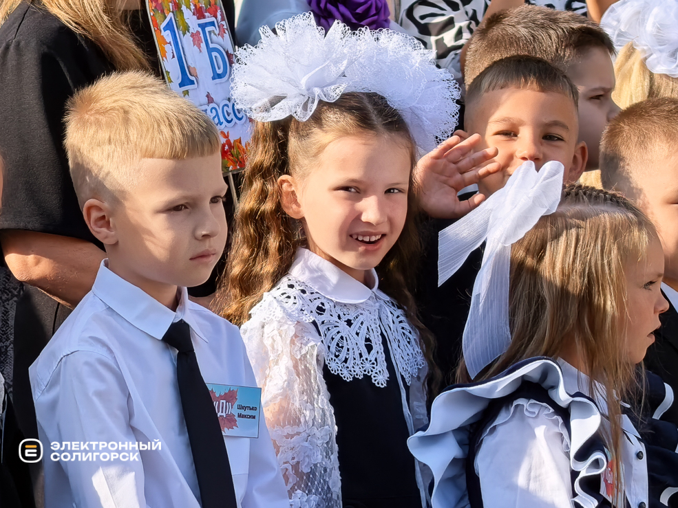 Торжественная линейка в сш 3 Солигорска