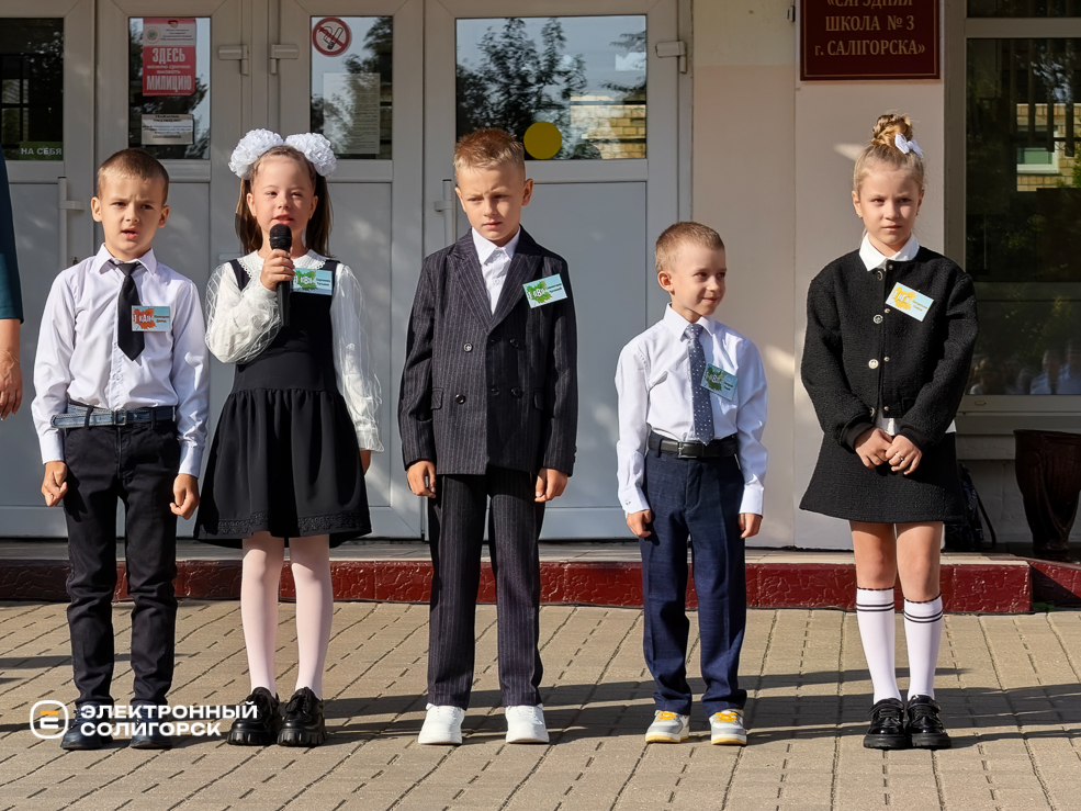Торжественная линейка в сш 3 Солигорска