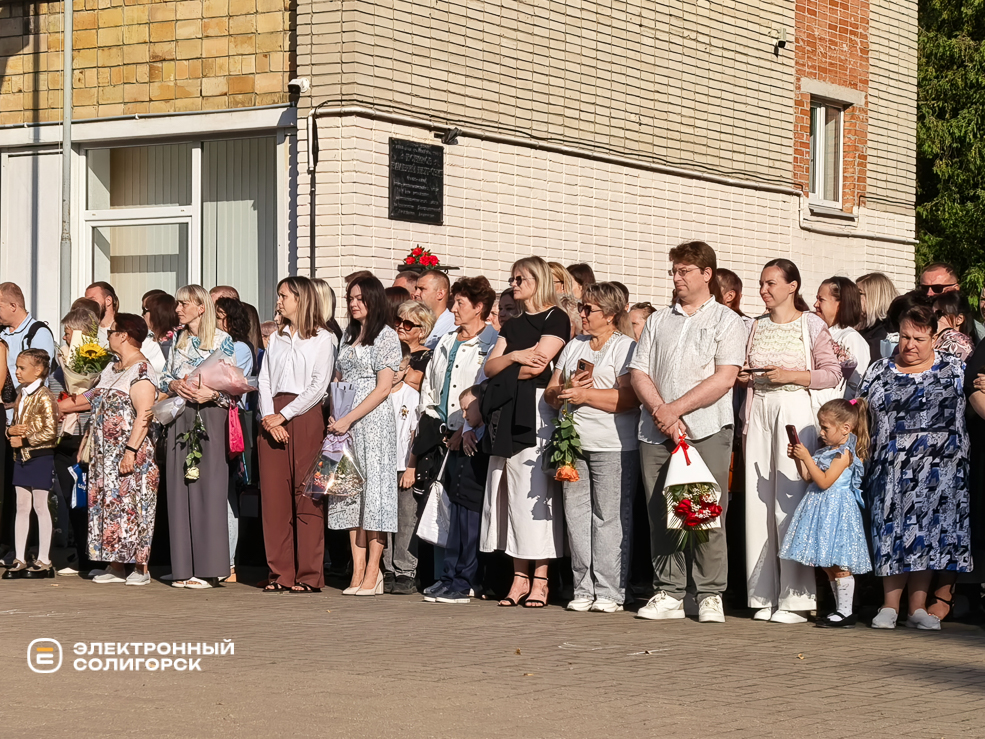Торжественная линейка в сш 3 Солигорска