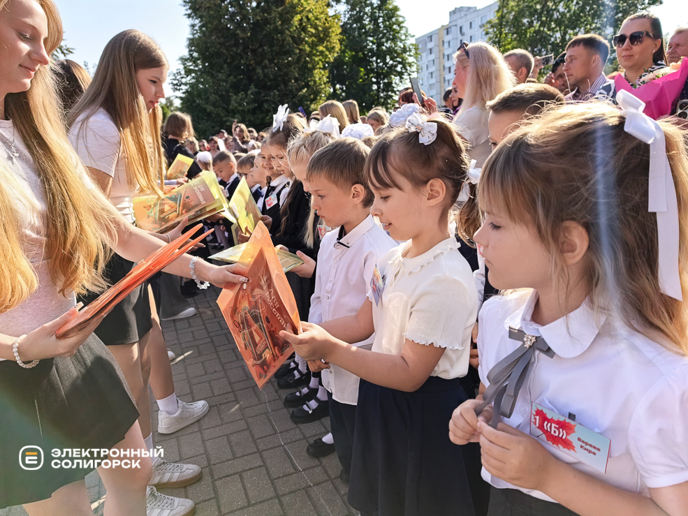 Торжественная линейка в сш 3 Солигорска