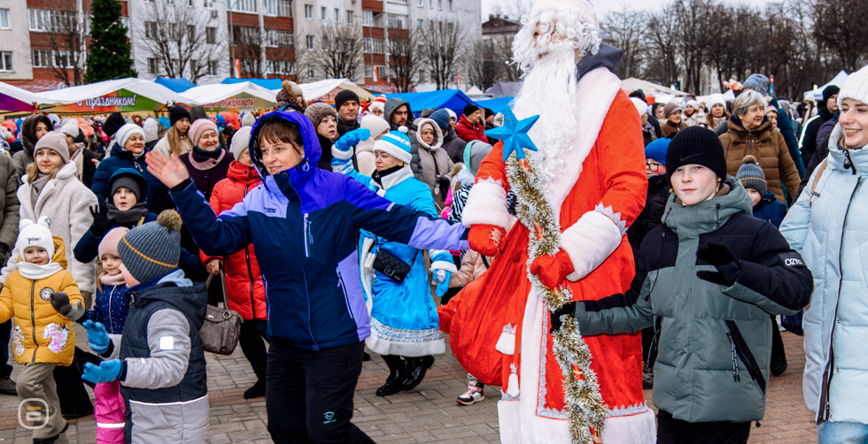 Парад Дедов Морозов в Солигорске
