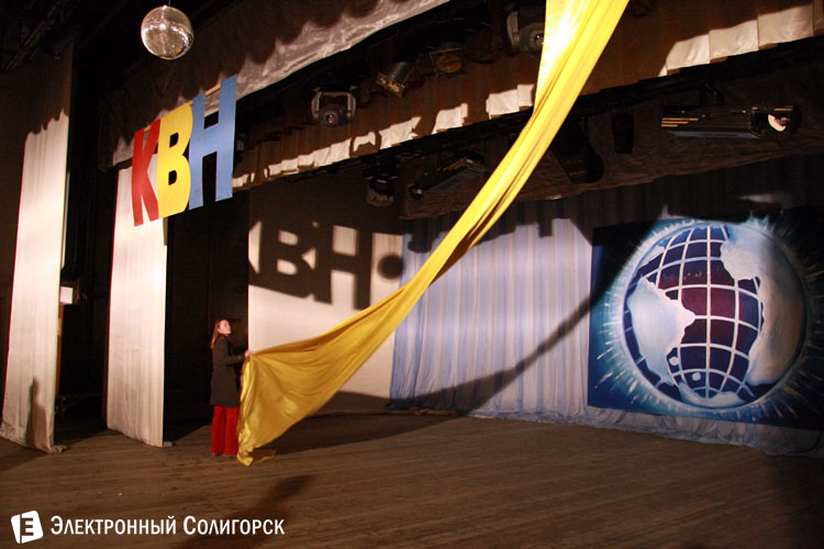 оформление сцены во Дворце культуры в Солигорске